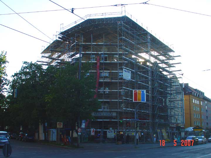 Fassadengerst und Notdach