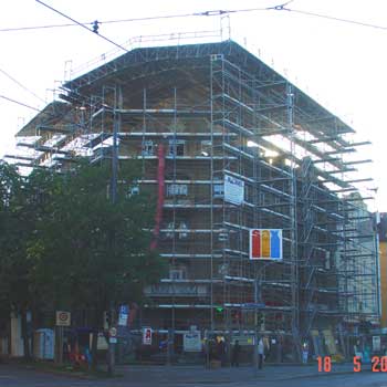 Fassadengerst und Notdach